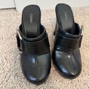 FIONI Clothing Black Croc-Embossed Leather Buckle Clog Mules